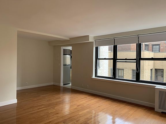 3rd image of 400 E 57th St APT 17A