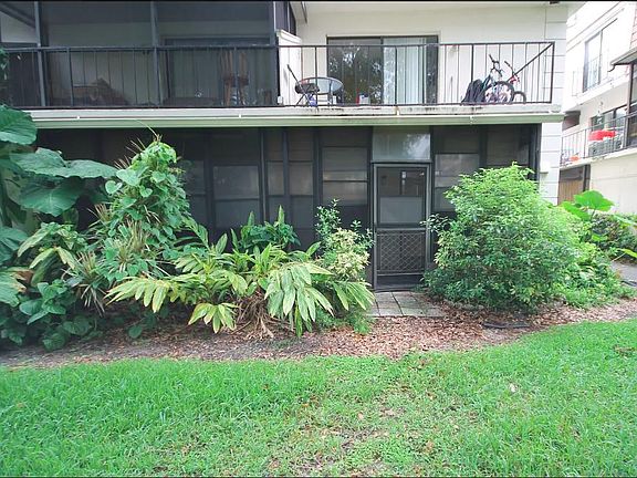 5th image of 6036 Village Cir