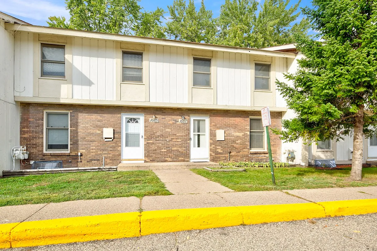 Rice Creek Townhouses — Photo 1