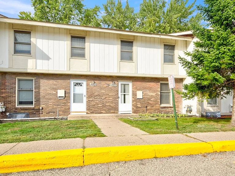 Rice Creek Townhouses — Photo 1