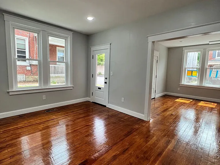25 N Poplar St — Photo 8