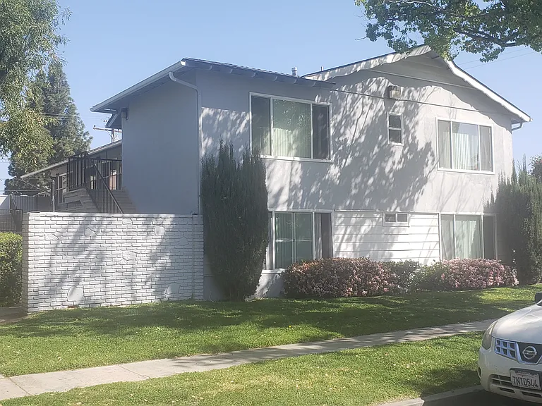 603 W Bellevue Dr #F — Photo 2