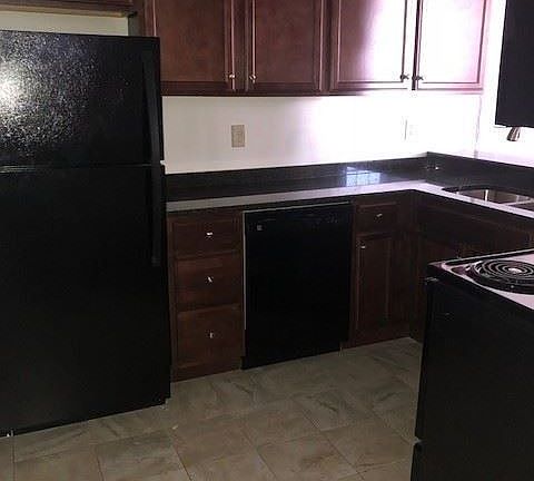 2nd image of 1901 E Franklin St APT 4