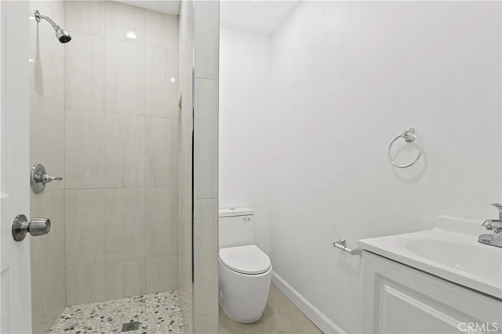 3 bed, 1190 sqft, $3,495 — Photo 4