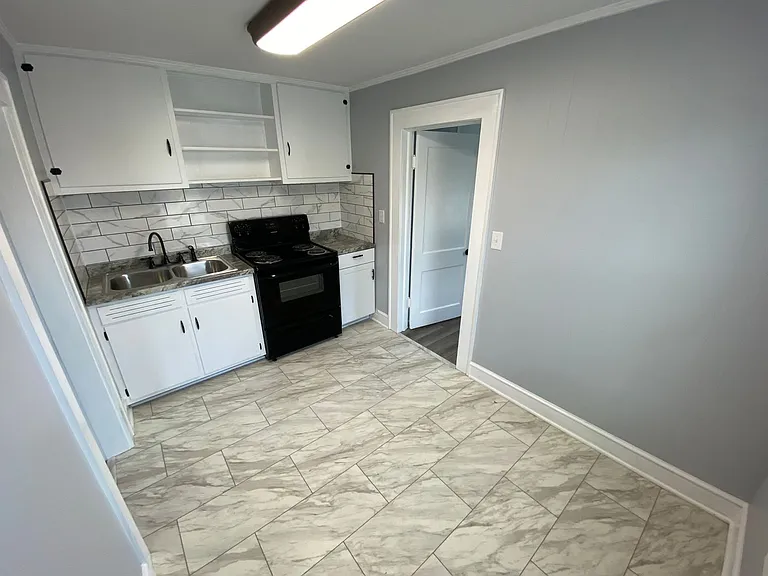 426 S Beaumont Ave #C — Photo 3