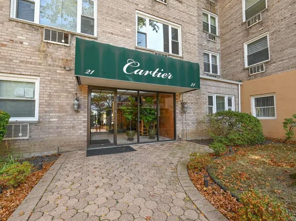 21 Bond St #2N, Great Neck, NY 11021