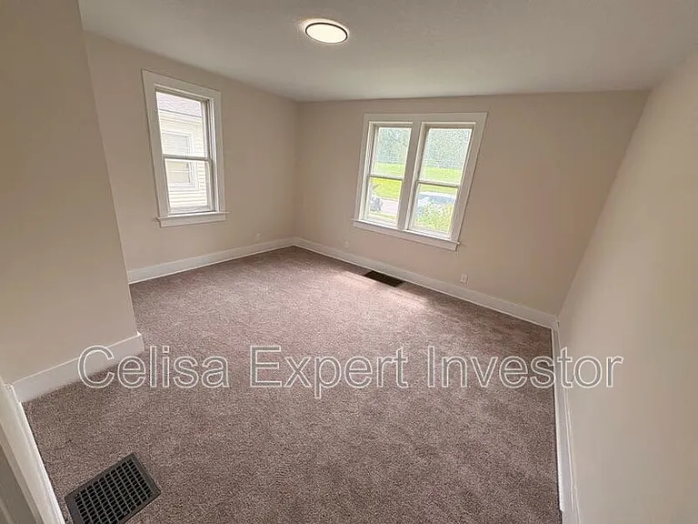 805 Edgewater Ave — Photo 5