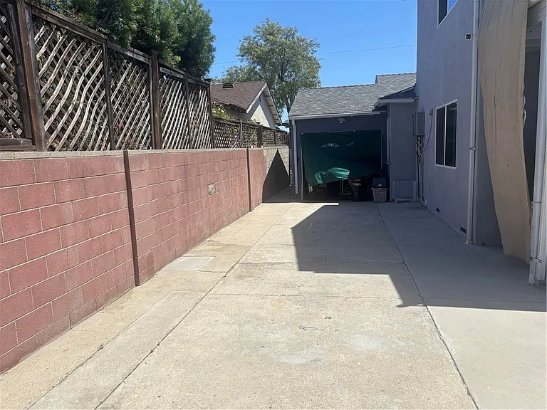3613 W Victory Blvd — Photo 4