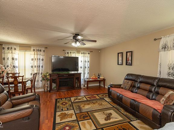 5th image of 709 Summitcrest Dr