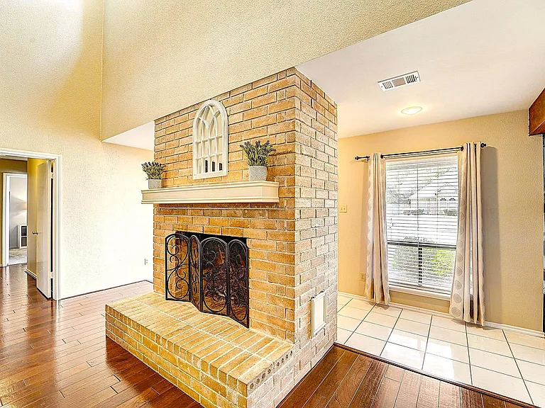 8111 Pine Green Ln — Photo 10