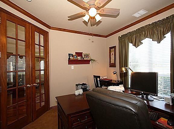 4th image of 601 Sante Fe Dr