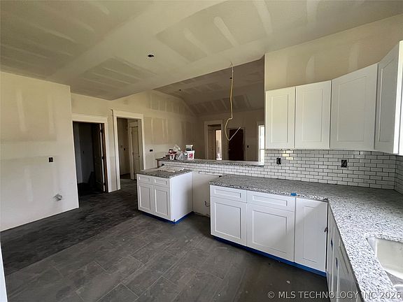 5th image of 2916 N Lewis Ave