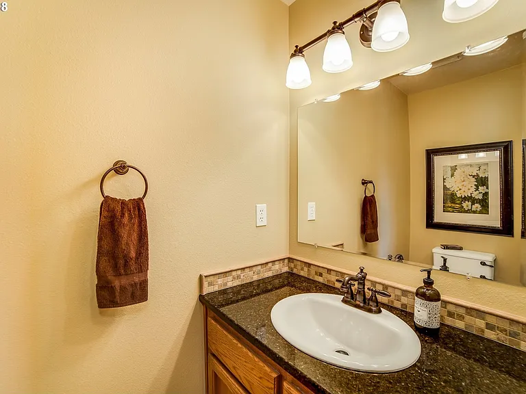 SE Hampshire Way — Photo 13