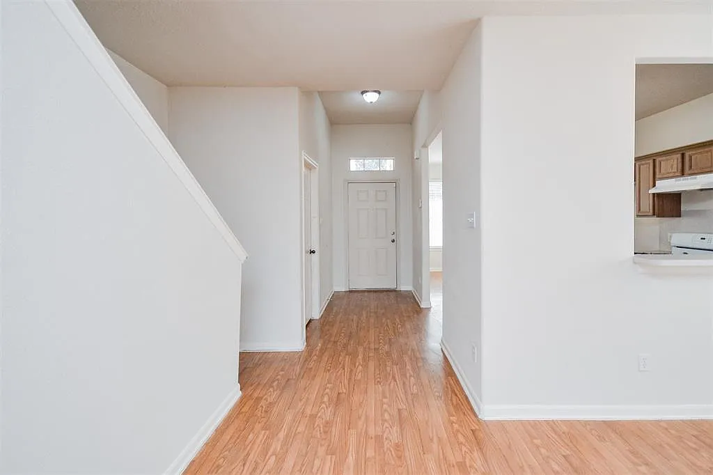 4 bed, 2.5 bath, 2112 sqft, $1,950 — Photo 4