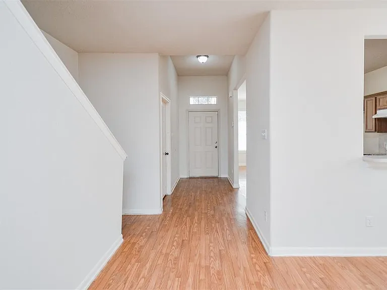 974 Oak Glen Dr — Photo 4