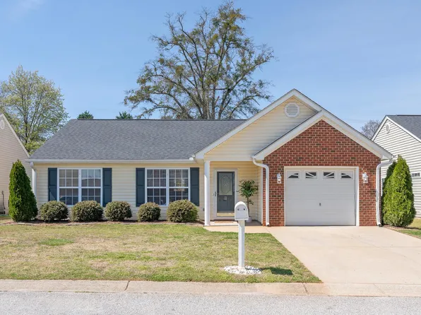 11 Seaside Ln, Greer, SC 29650