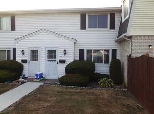 53 Parkview Ct, Lancaster, NY 14086