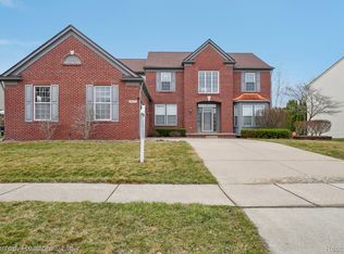 8045 Creek Bend Dr, Ypsilanti, MI