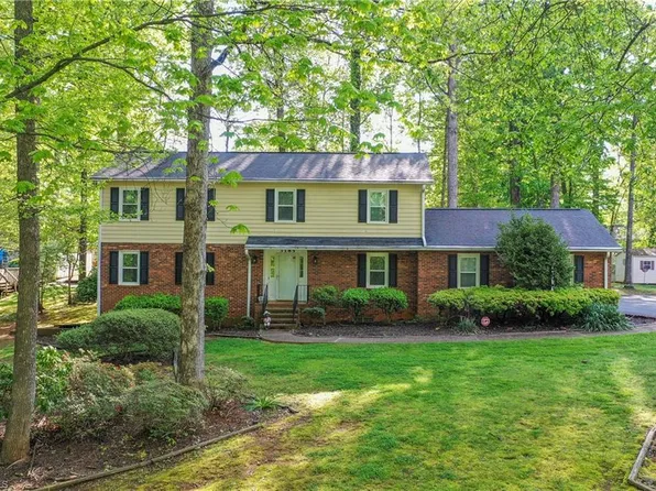 3185 Shaftesbury Ln, Winston Salem, NC 27105