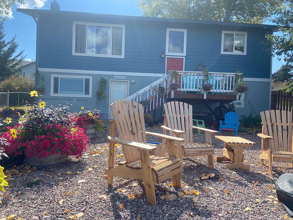 1st image of 2107 1st St E