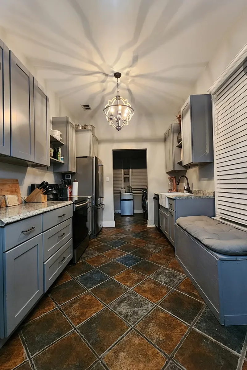 Building Photo - 311 E 40th St #1