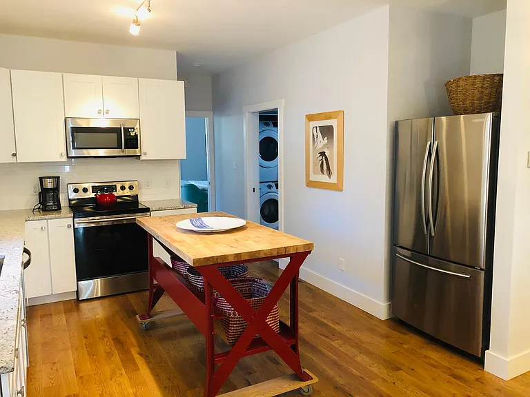 139 Edgewood Rd #A — Photo 3