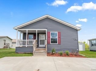 9705 Townsquare Blvd, Fenton, MI 48430