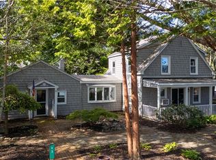 43 Shawomet Ave, Warwick, RI 02889