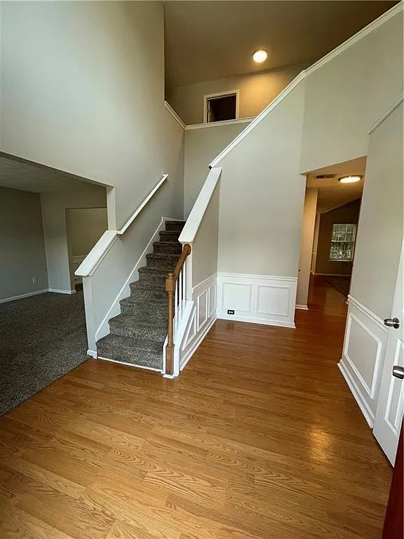 3 bed, 2.5 bath, 2054 sqft, $2,300 — Photo 3