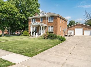 110 E Walnut St, Teutopolis, IL 62467