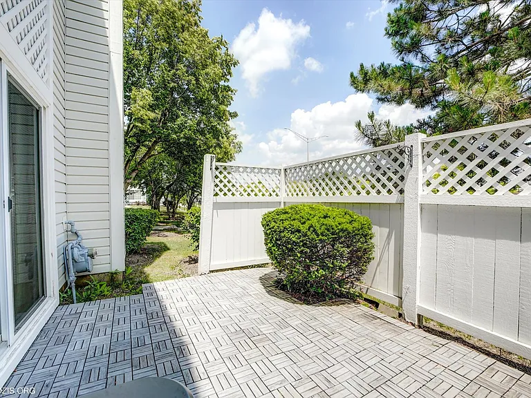436 Yorktown Ct #436 — Photo 16