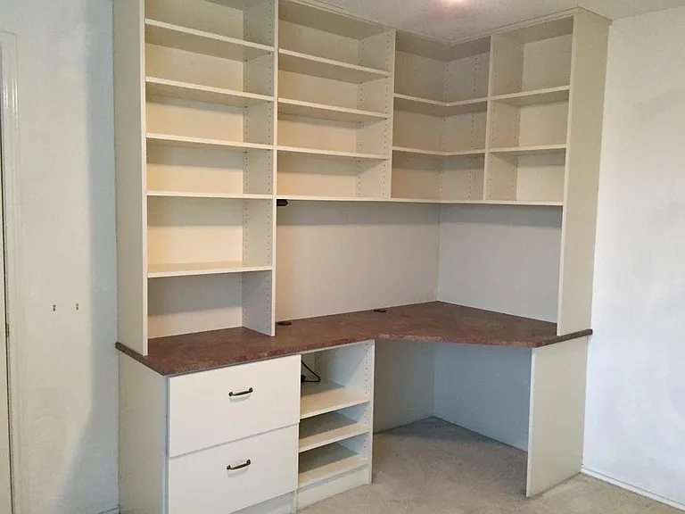 Built-in Shelves and Desk in Bedroom