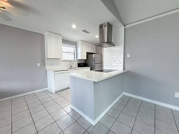 3rd image of 10815 Sagecrest Ln