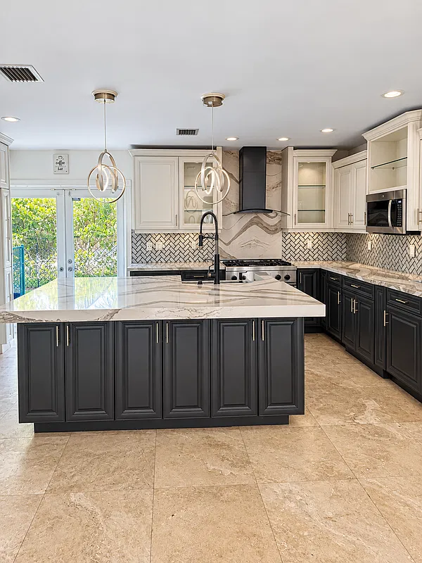 6 bed, 5.0 bath, 3613 sqft, $8,000 — Photo 1