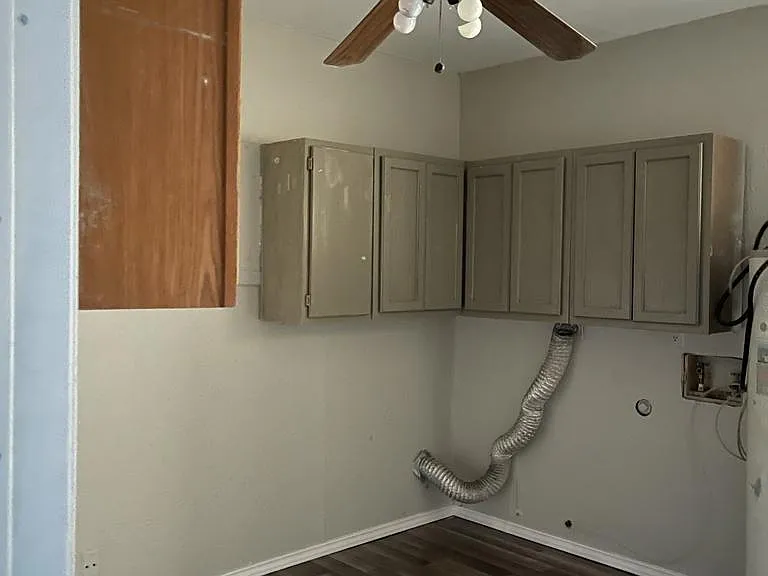 105 Gladys St — Photo 20