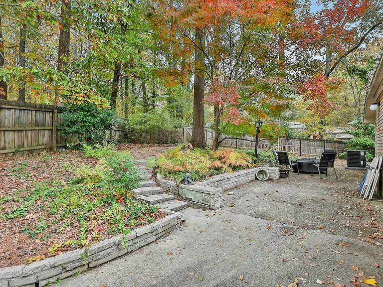 104 Laurel Ct — Photo 17