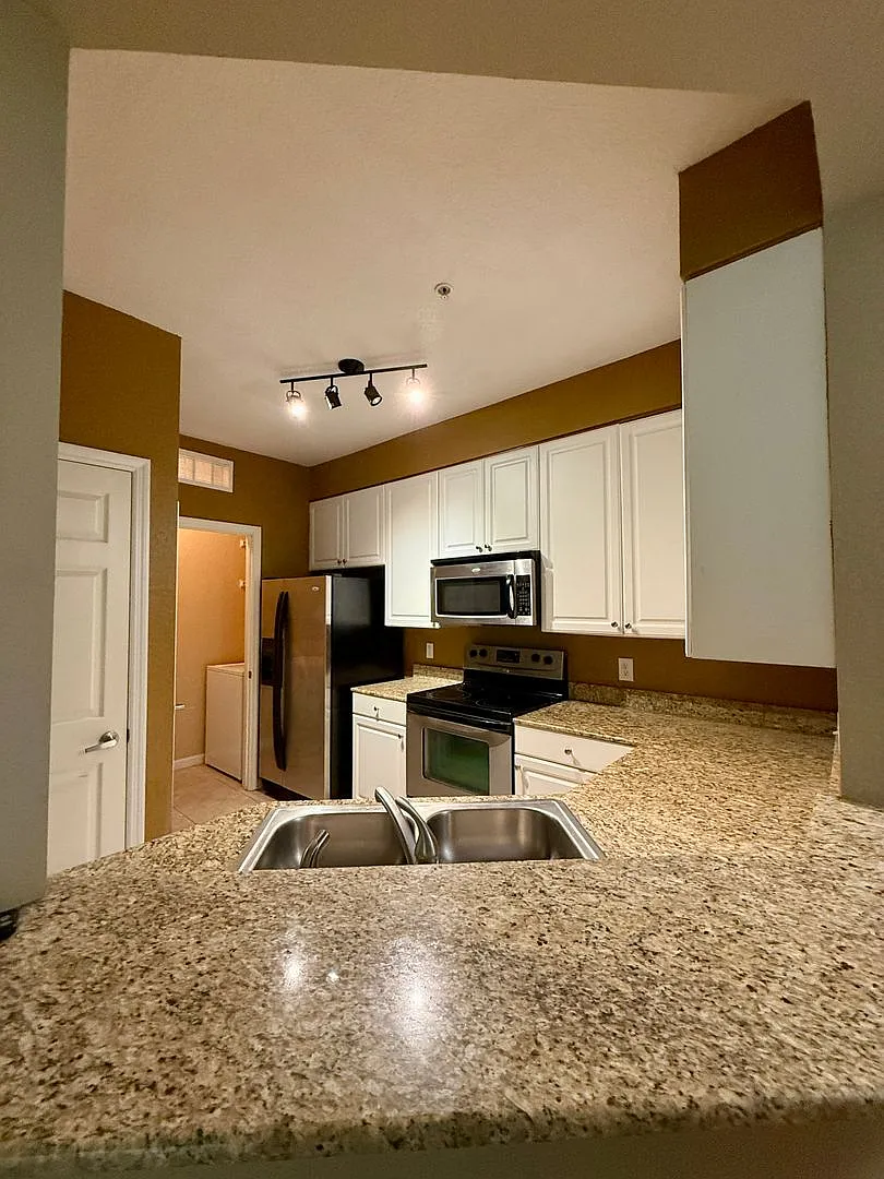 Great 2 bedroom 2 bathroom condo. — Photo 3