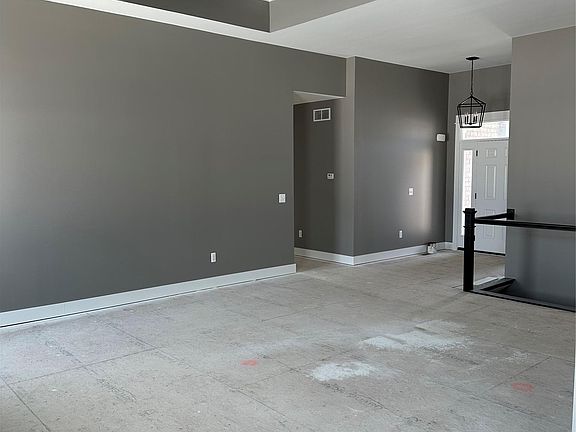 3rd image of 3855 Howland Rd