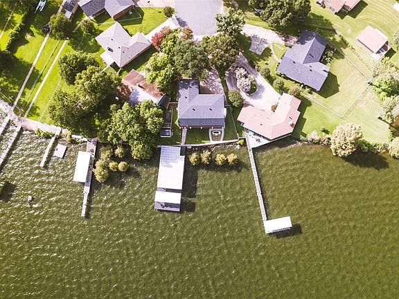 3rd image of 3420 Bruce Cir