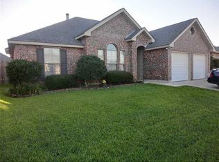 211 White Oak Dr, Saint Rose, LA 70087