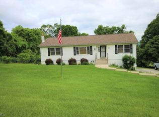 97 Mountain Rd, Hamburg, NJ 07419