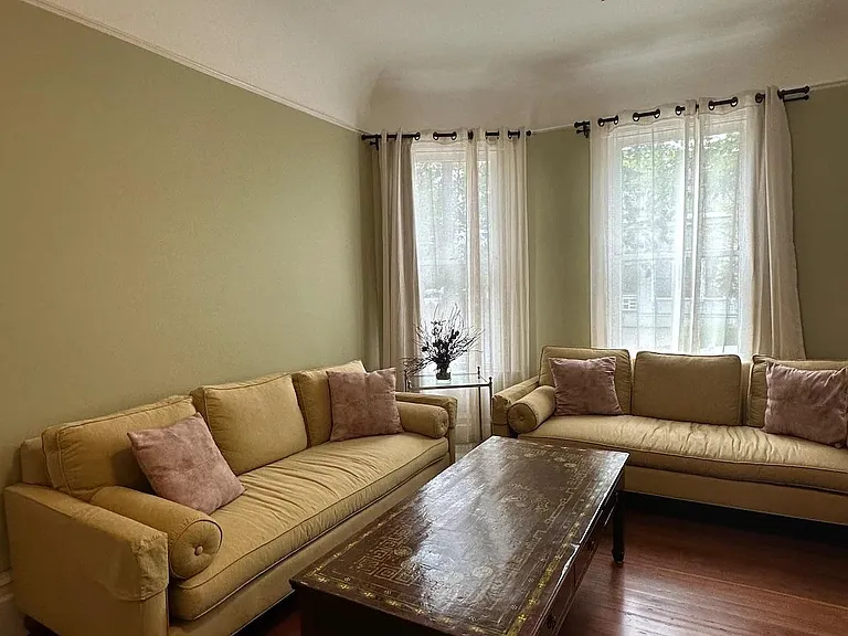 735 Broadway — Photo 16