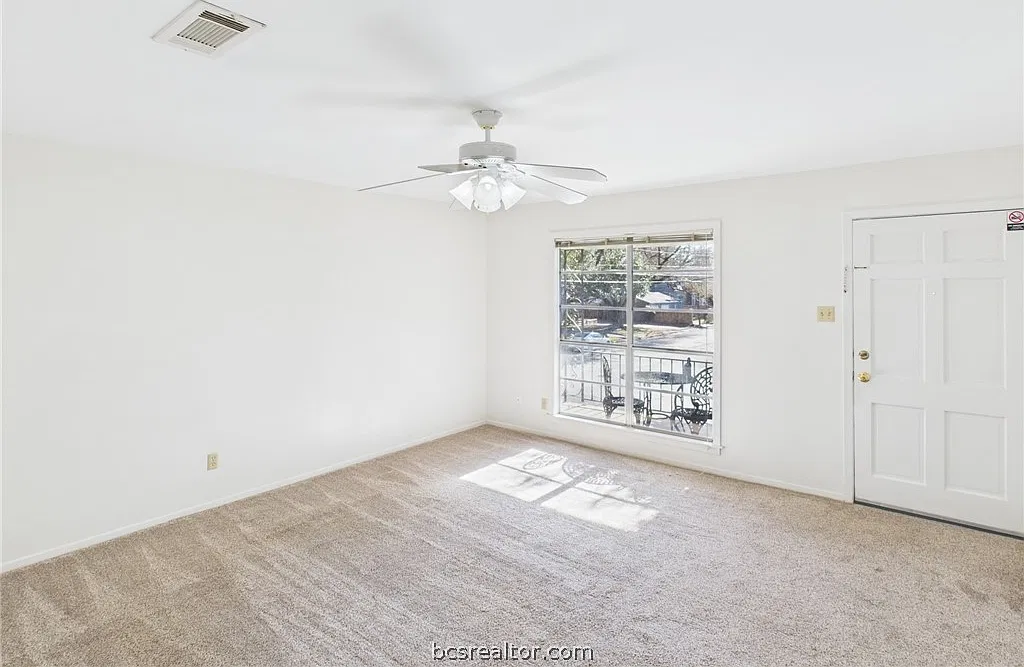 2 bed, 825 sqft, $900 — Photo 2