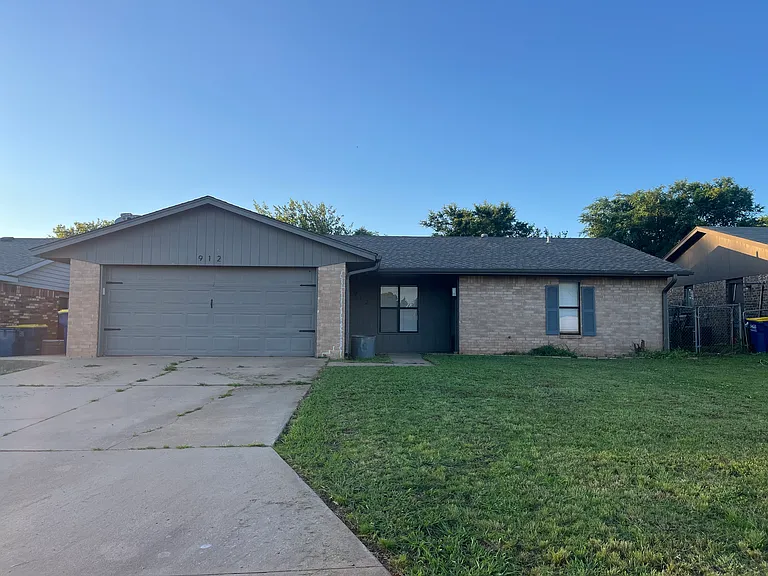 912 E Krayler Ave — Photo 1