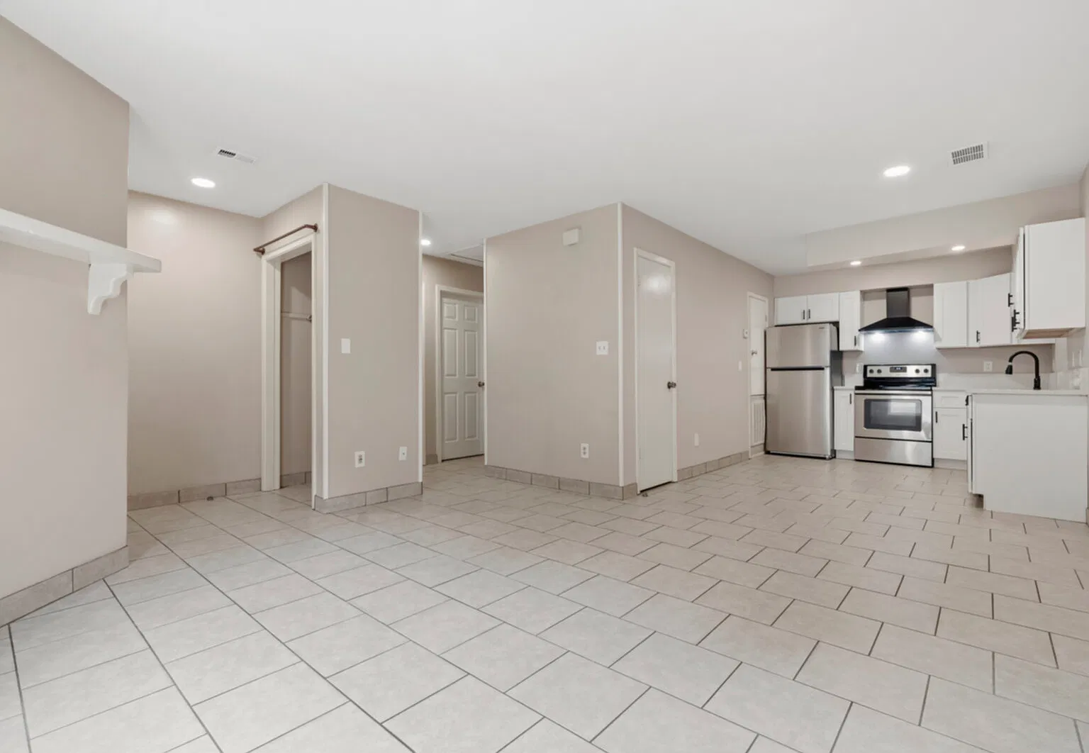 6366 W Fairfield Dr C — Photo 2