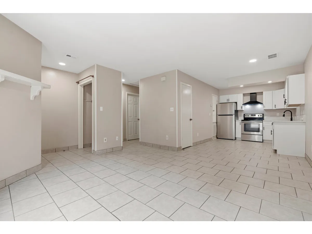 Building Photo - 6366 W Fairfield Dr #C