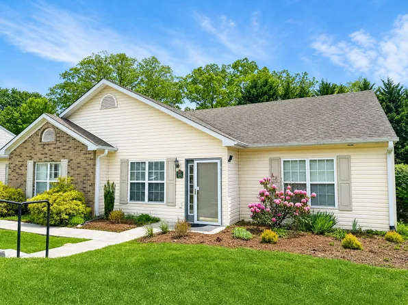 102A Kerlee St, Black Mountain, NC 28711