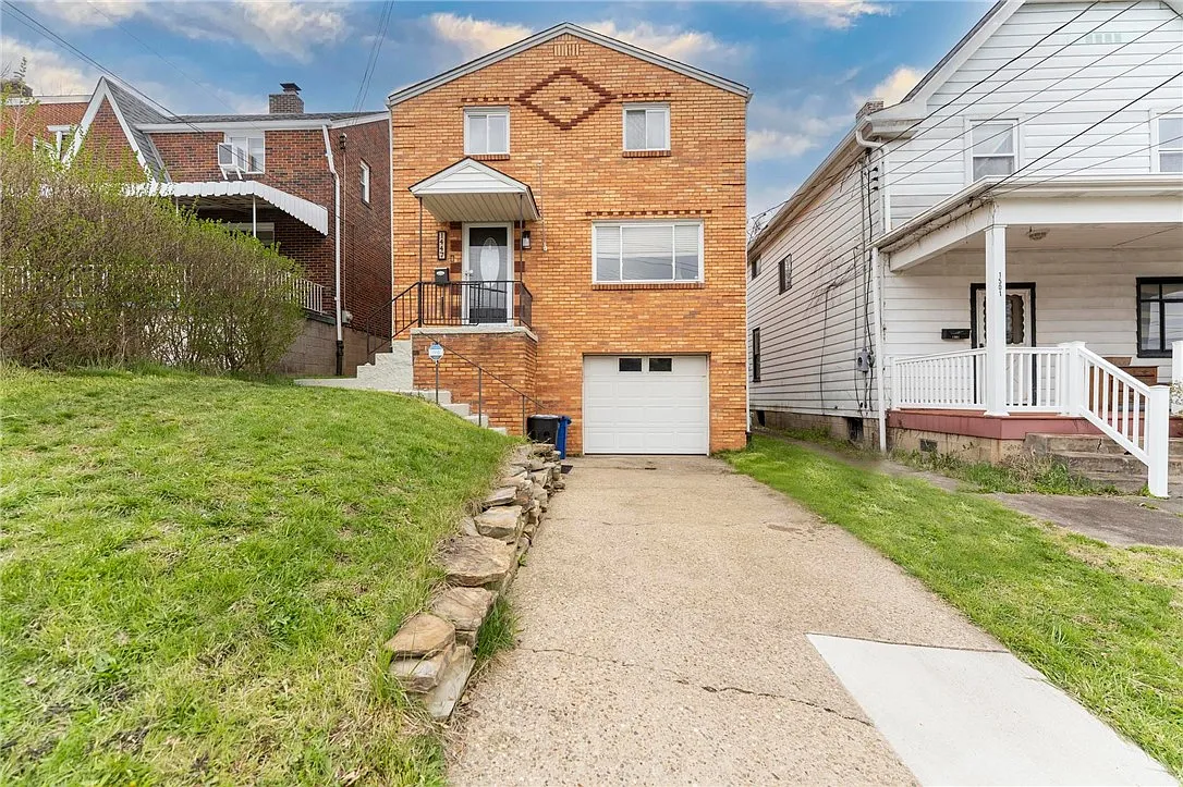 1447 Woodbourne Ave photo 1