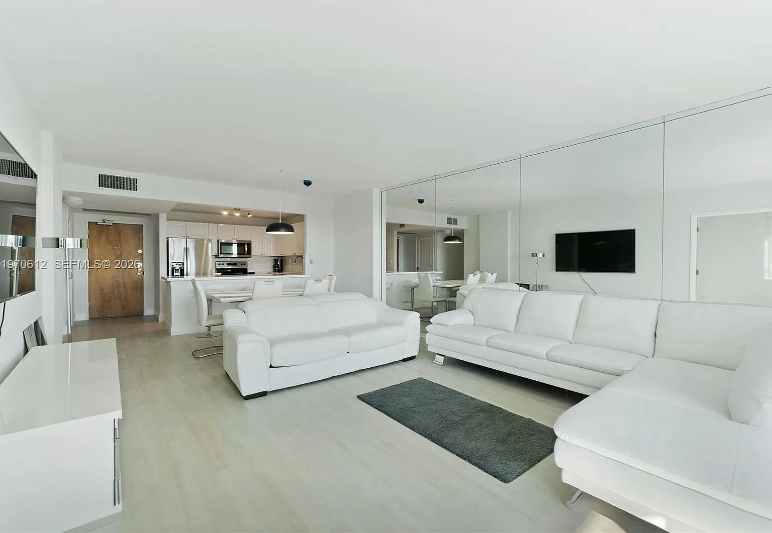 Roney Palace Condo — Photo 4