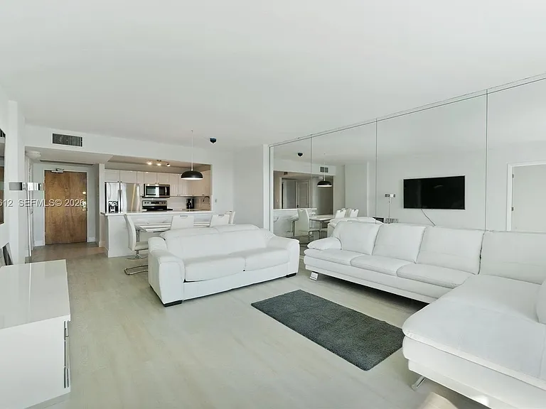 2301 Collins Ave #338 — Photo 8